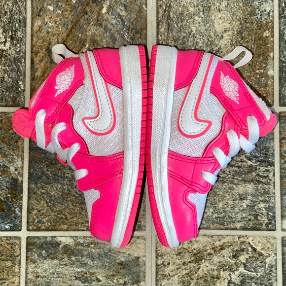 Jordan Retro 1 ‘Hyper Pink’ (5C) - Picture 4 of 7